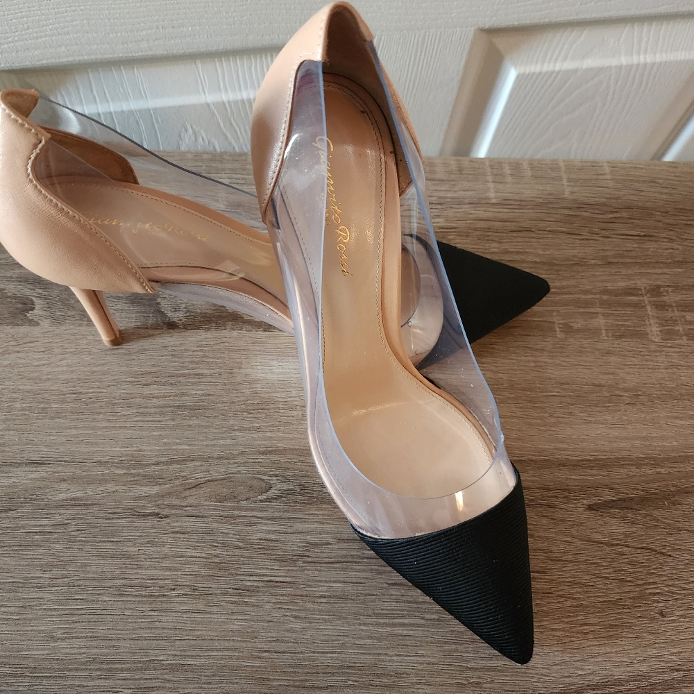 Gianvito Rossi Plexi Pump - Size 9